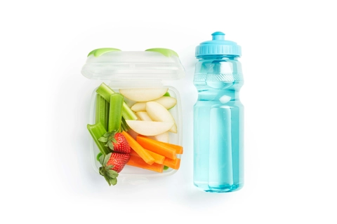 Lunchbox filled with fresh veggies and a drink bottle filled with water